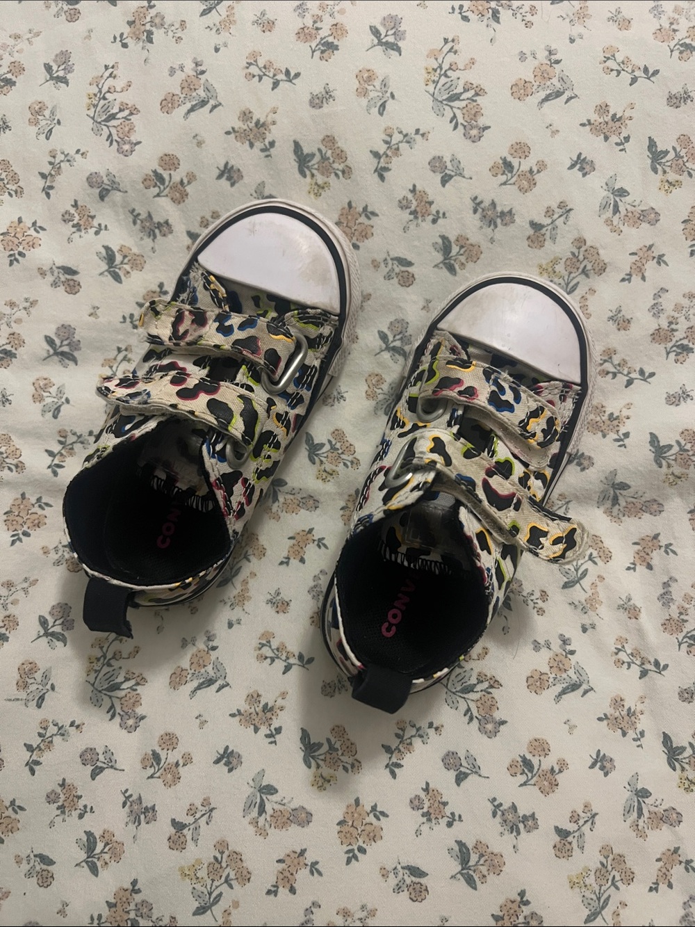 Converse Toddler Size 7 Leopard Print Velcro Sneakers - Multicolor